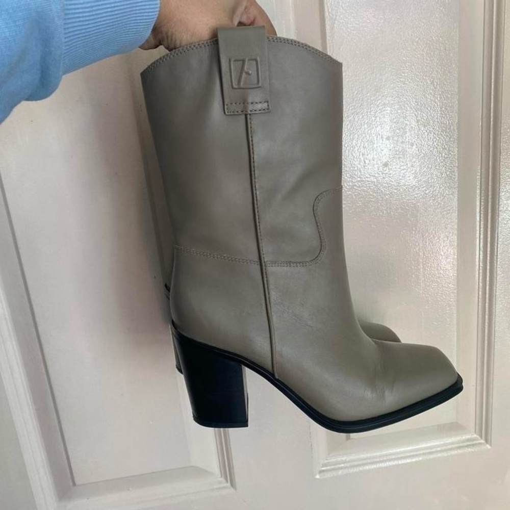 Elegant Gray Leather Ankle Boots